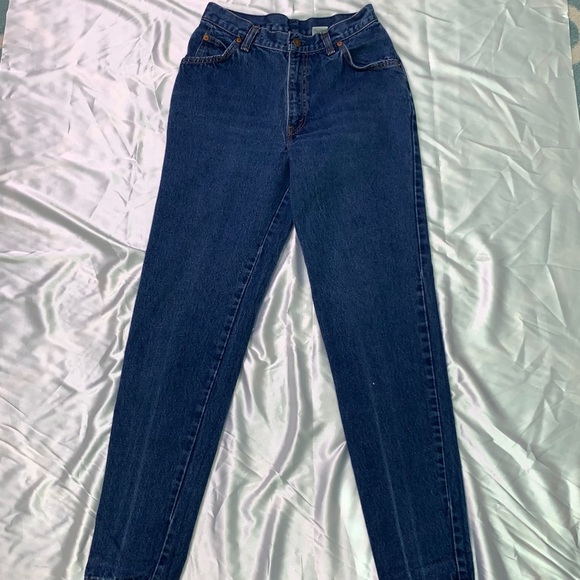 𓆉 Vintage White Tab Levis Jeans 𓆉 - Picture 3 of 4